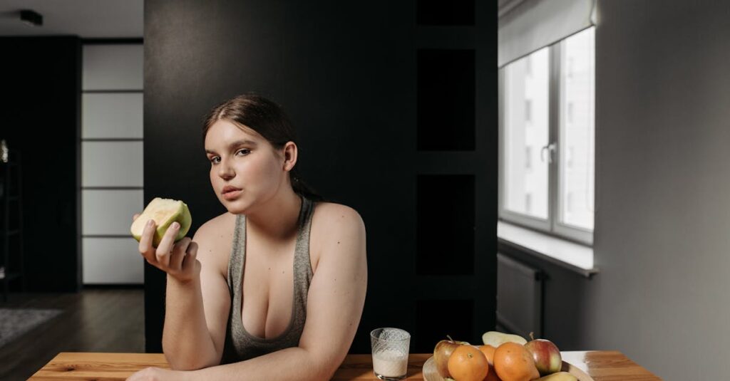 女性のビフォーアフター写真。正月太りが食事だけで解消された3日間の変化を比較