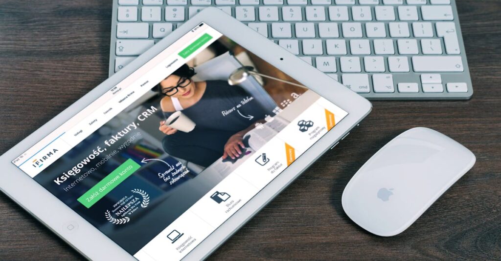 クリエイティブジョブ（CREATIVE JOB）のサービス概要を紹介するイメージ