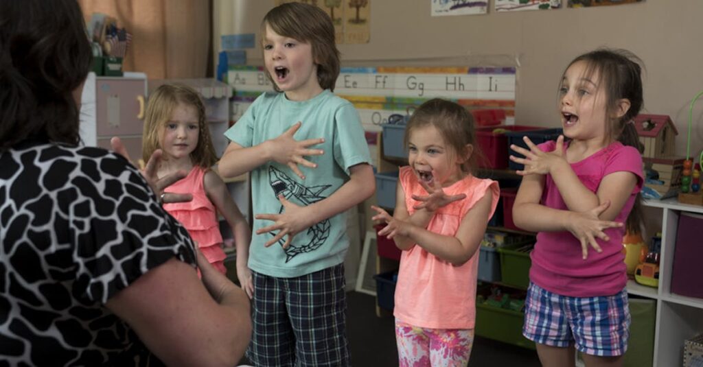 英語を習得するために必要な3つの柱（戦略・継続・アウトプット）を表現した図