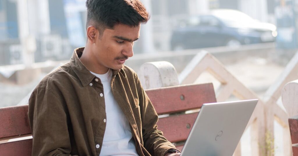 オンラインで仕事に必要なスキルをトレーニング中の様子。