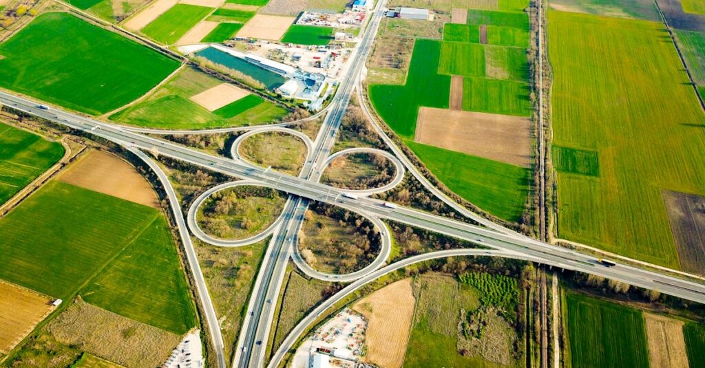 TOEICスコアの推移を示すグラフと、ビジネス英会話の成長を視覚化した図。