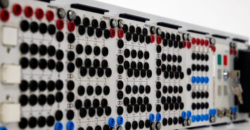 英語学習におけるアウトプット重視とインプット中心のアプローチを比較する図
