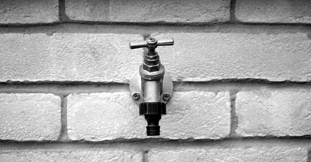 月数回の英語学習から毎日に切り替えて英語力が大きく向上した学習者の変化を示すイメージ