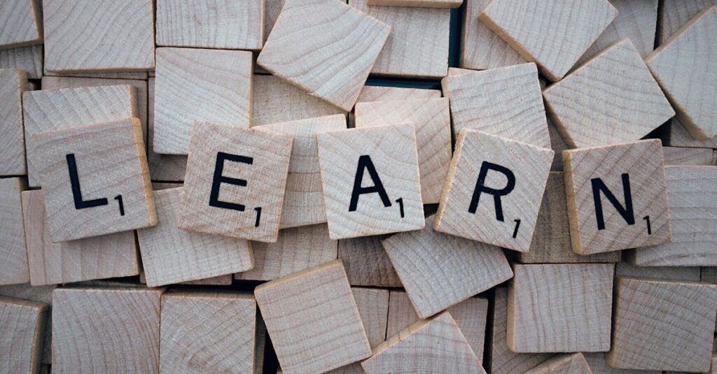 英語学習が大変だと感じる受講者のリアルな様子を表現したイメージ