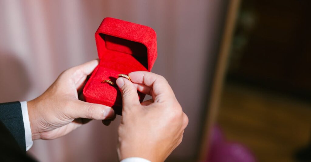 提案型の転職支援と自己応募型の違いを視覚的に表したイラスト