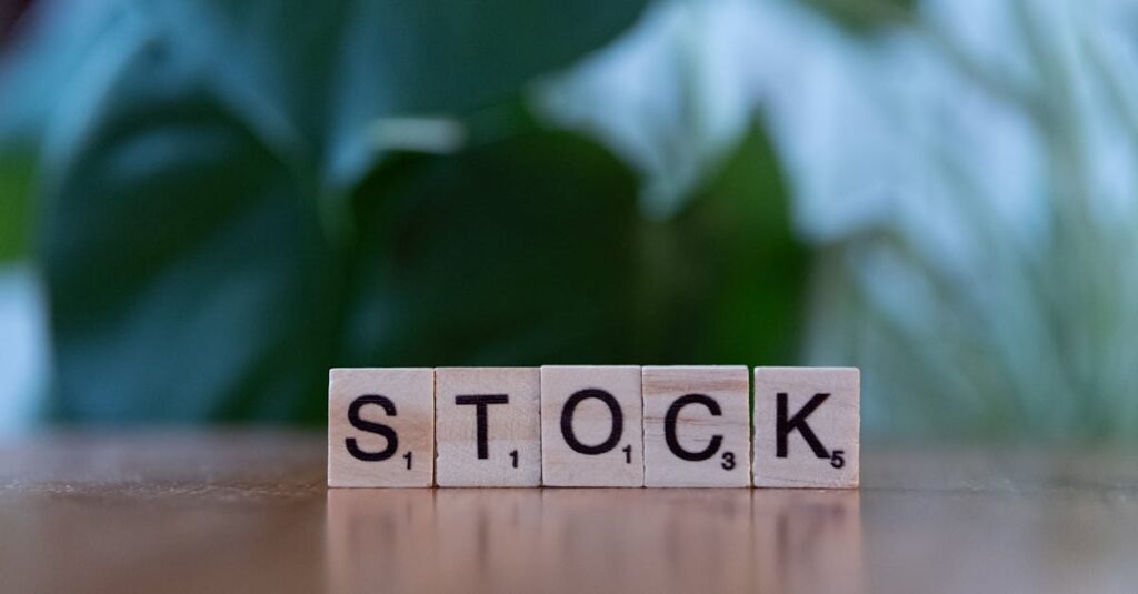 口コミや紹介を中心とした集客戦略で低コストを維持するPocketOfficeのマーケティング戦略を示すイメージ