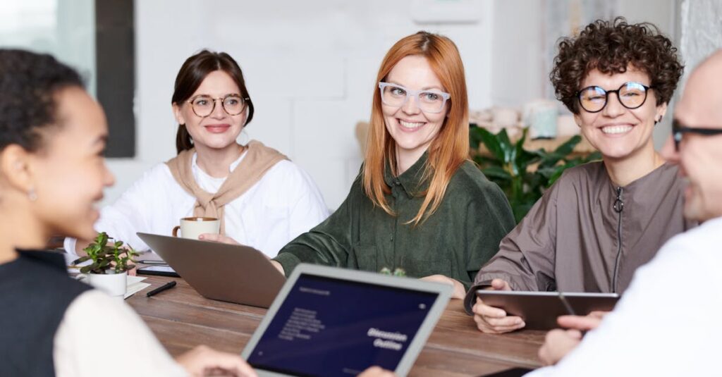 採用企業の担当者がマイナビジョブ20'sについてコメントしているインタビューの様子