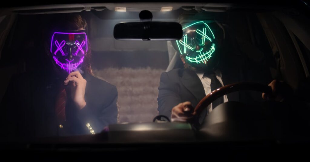 ブラック企業への転職を恐れる20代求職者が不安そうにしている場面