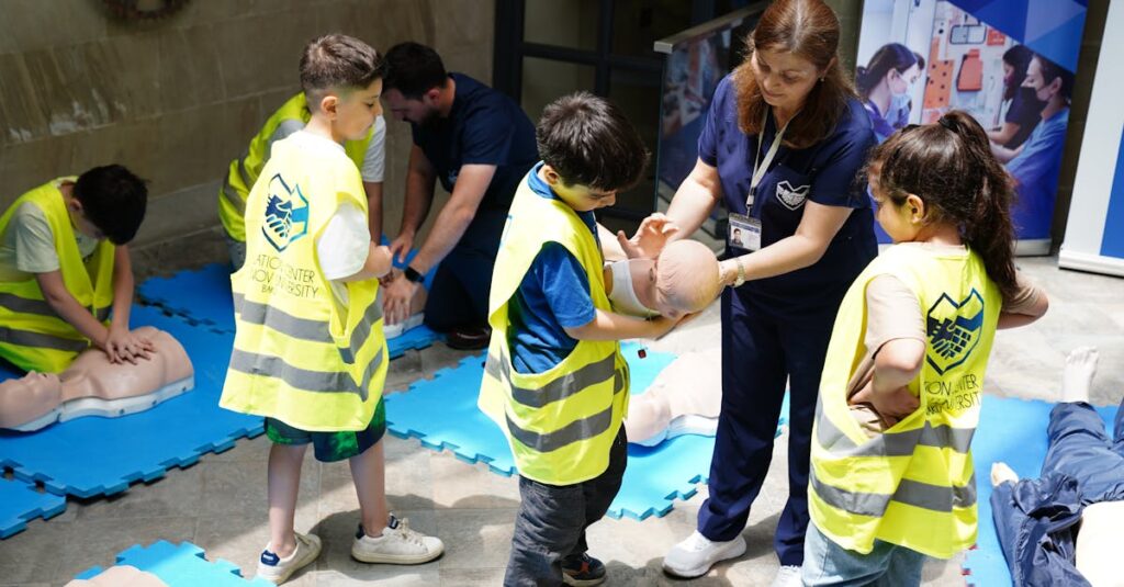 若手社員向けに研修を行う企業のイメージ