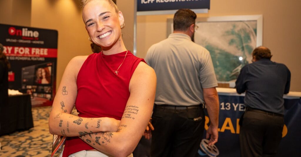 転職サービスの登録フォームに入力している様子