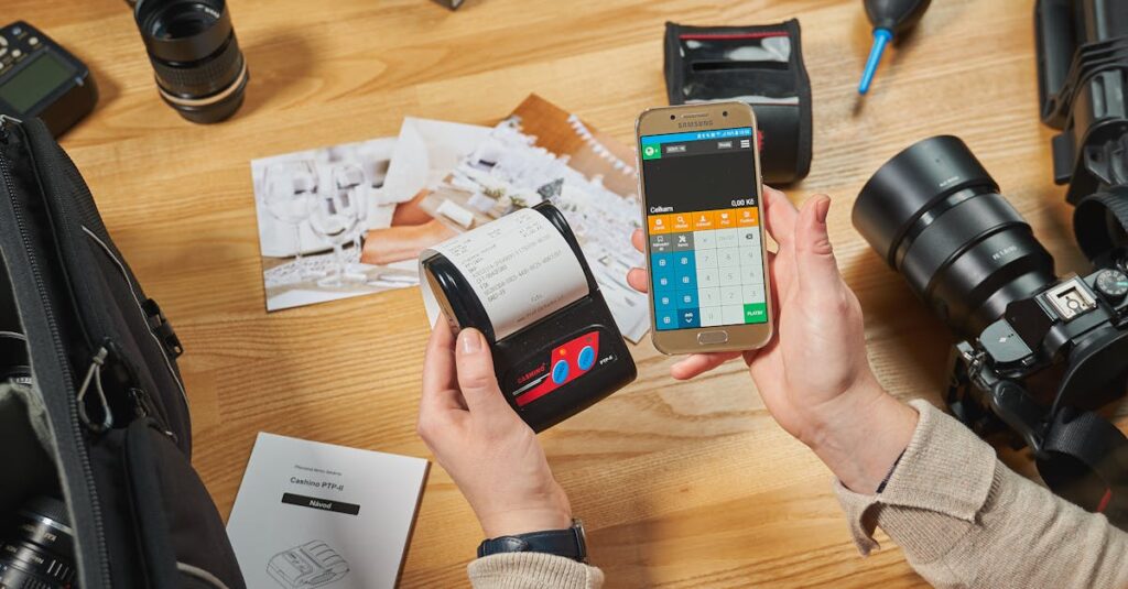 TOSSYを活用して取引を行う個人や企業のシーンを表現したイラスト