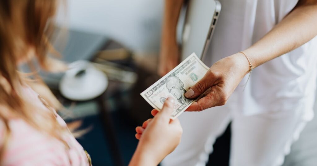 月額制と単品購入型のオンライン学習サービスの価格比較イメージ