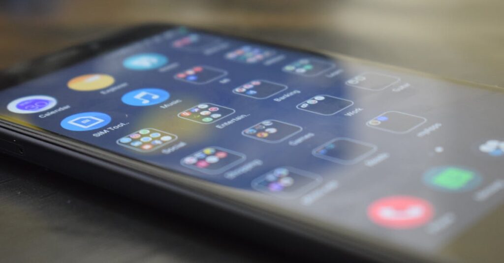 シャドーイングバディの4つの独自機能や特長を強調する図解イメージ。