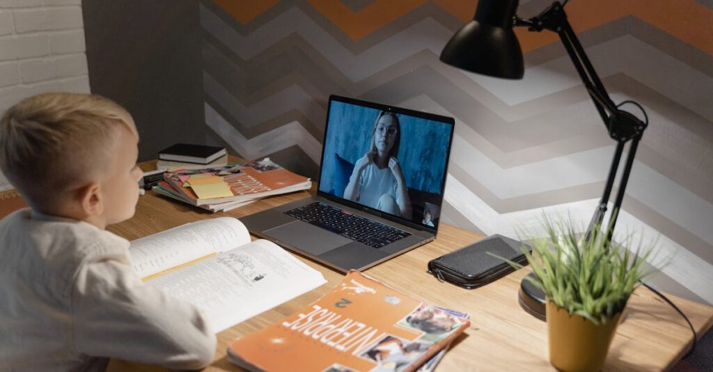 社会人が選ぶSchooの魅力を紹介するオンライン学習の様子