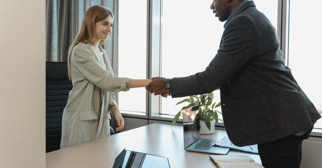 ENGLEADの学習で英語面接やプレゼンに成功したビジネスパーソンのイメージ。