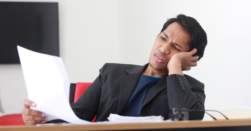 一人での転職活動に行き詰まり、悩んでいる20代の求職者