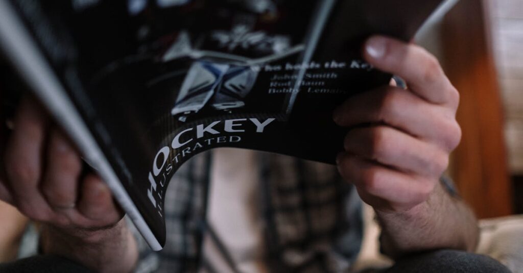 記事内容のポイントをチェックしている読者のイメージ