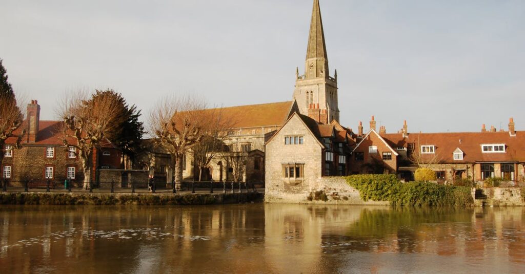 英語学習を習慣化するためにカレンダーに予定を書き込む人のイメージ画像。