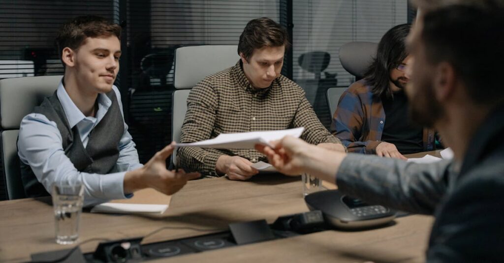 英語で海外クライアントとミーティングを行うビジネスパーソン