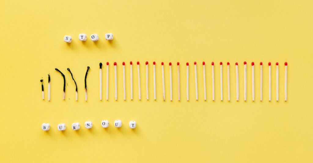 転職で後悔しないために必要な情報を考える男性