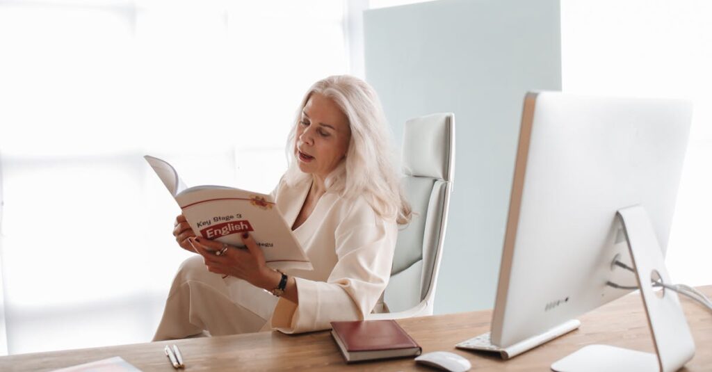 ゲーム感覚で英語学習に夢中になっている若者