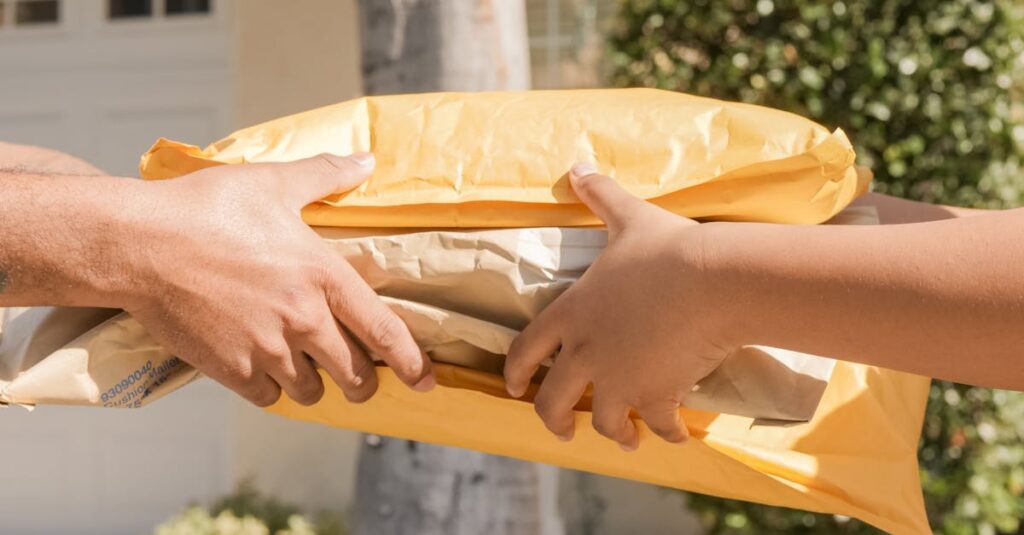 無料のネットショップサービスの真実を調べている様子