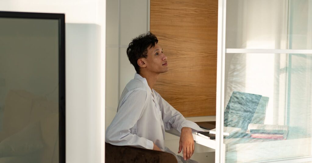 TOSSYで複数の業務を一元化し、効率化が図られている様子のビジュアル