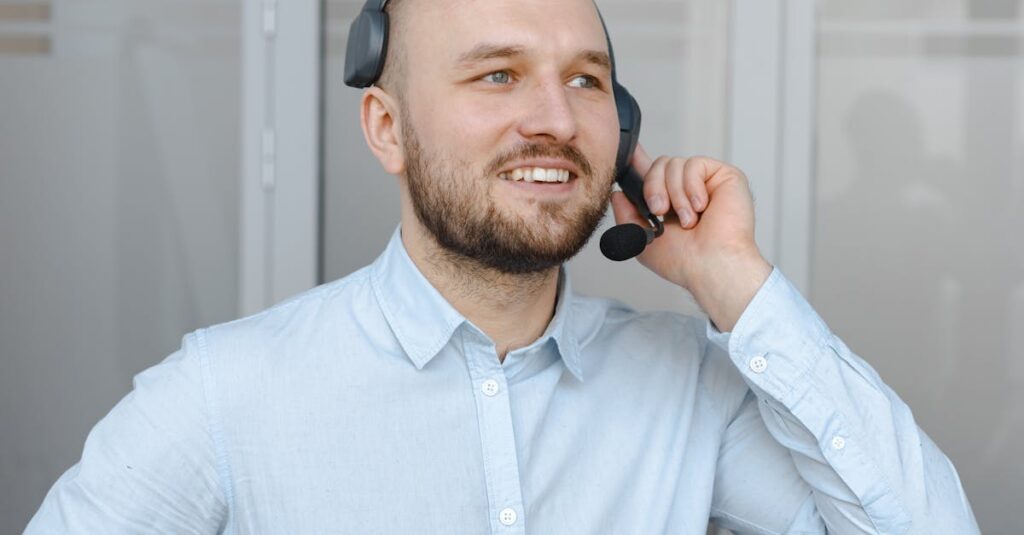 TOSSYのチャット・メール・ヘルプセンターによるサポート体制を示すイラスト