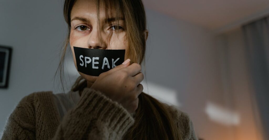 英語で言いたいことが言えずに困っているビジネスパーソンのイメージ