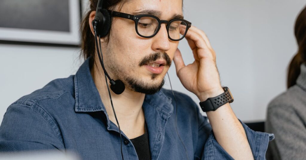 未経験者向けに転職支援を行うエージェントの説明風景