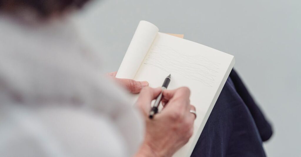 添削を受けて魅力的なポートフォリオを作り上げるクリエイターの姿