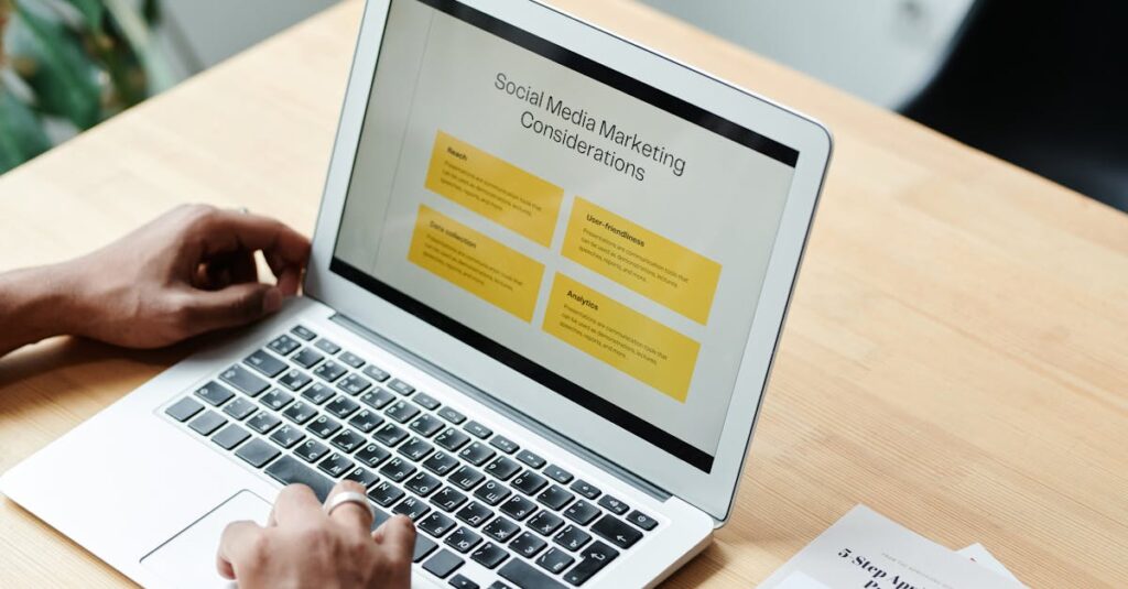 ネットショップとSNSが連携している様子とスマホ表示イメージ