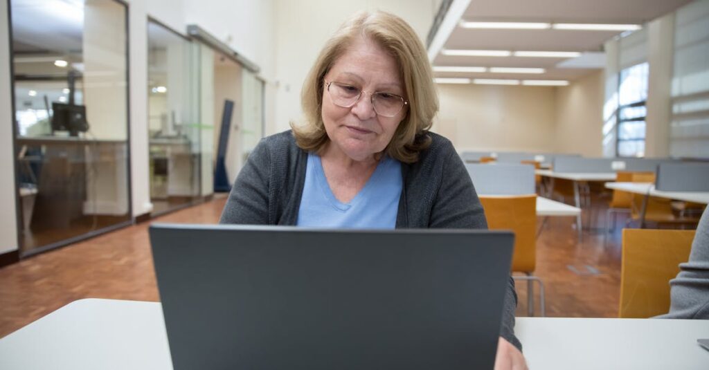 英語学習を継続するためのコツや工夫を実践している受講者の様子