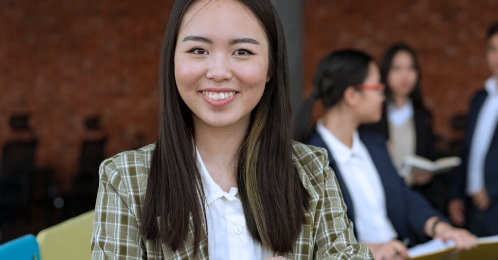 内定をもらい、初出社する20代の新入社員のイメージ