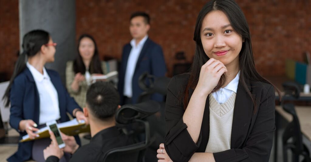 友人や周囲の成功と自分を比較して落ち込む20代の若者のイメージ