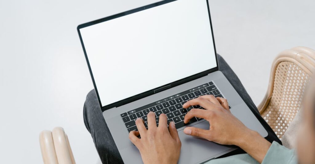 Webデザイナーとして転職に成功した若手クリエイターAさんのイメージ