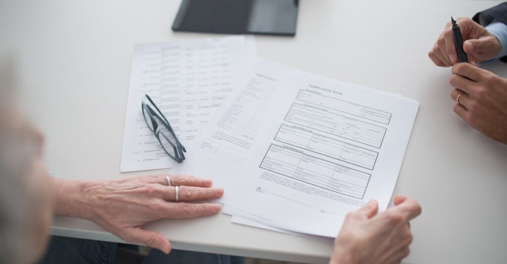 転職サービスの口コミや評判を分析しているイメージ画像