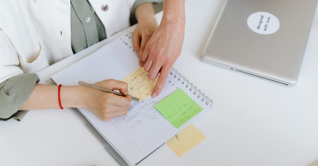 転職活動に取り組むクリエイターが安心して前進している様子