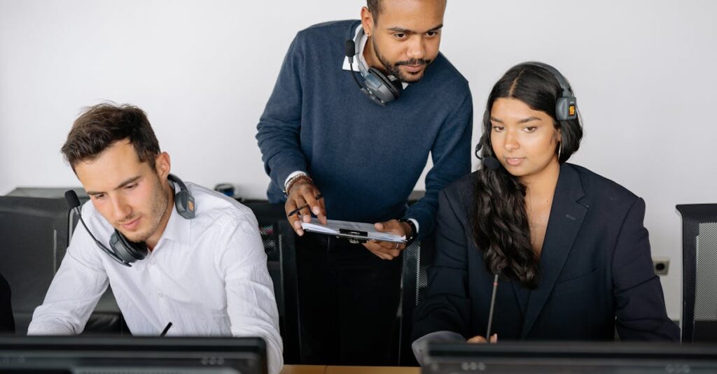 人材育成や組織マネジメントについてSchooで学ぶ中間管理職の男性