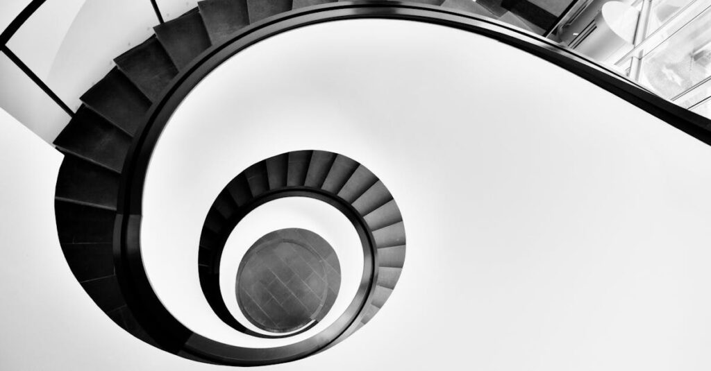 段階的かつ実践的に構成されたSchooの授業構成を説明するイメージ