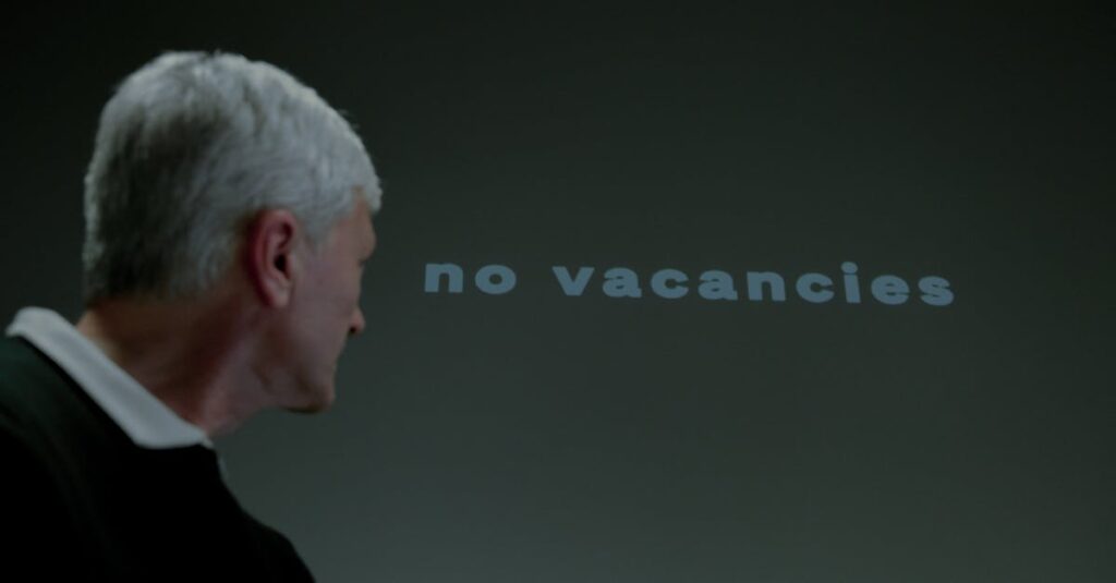 マイナビクリエイターを使って転職を考えるクリエイターが前向きになる様子を描いた画像