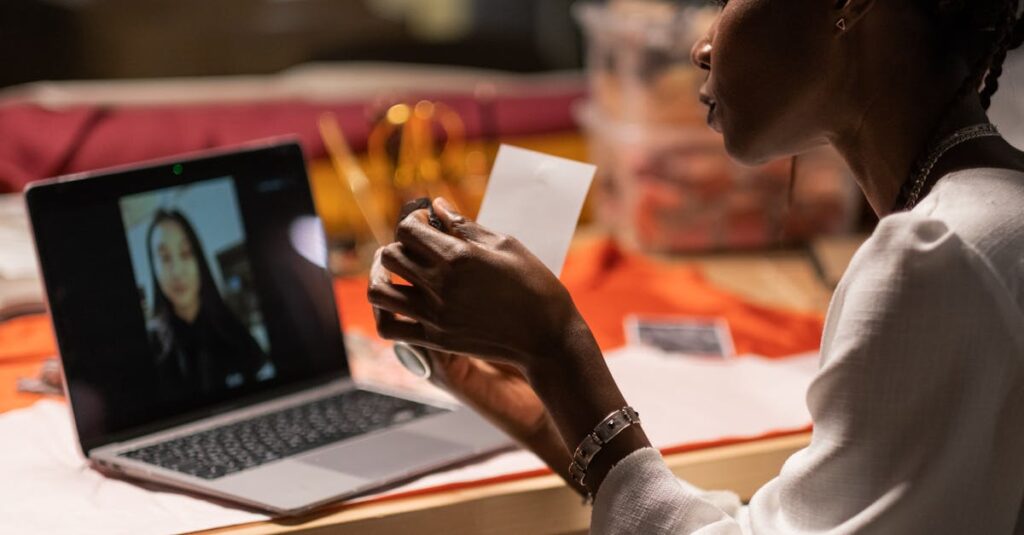 公式サイトでバーチャルオフィスに申し込む様子のイメージ